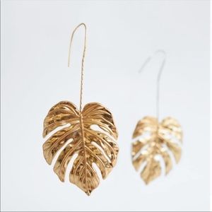 Zara Pendant Monstera Earrings